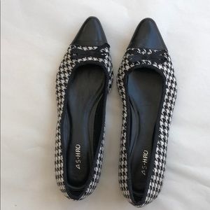 Never worn houndstooth kitten heels